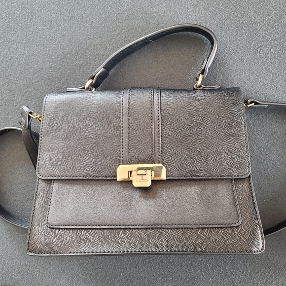 As New! Black Aldo Bag. Gold Hardware - Picture 2 of 16
